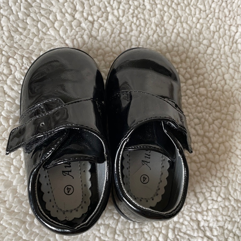 Black dress shoe - sz 4